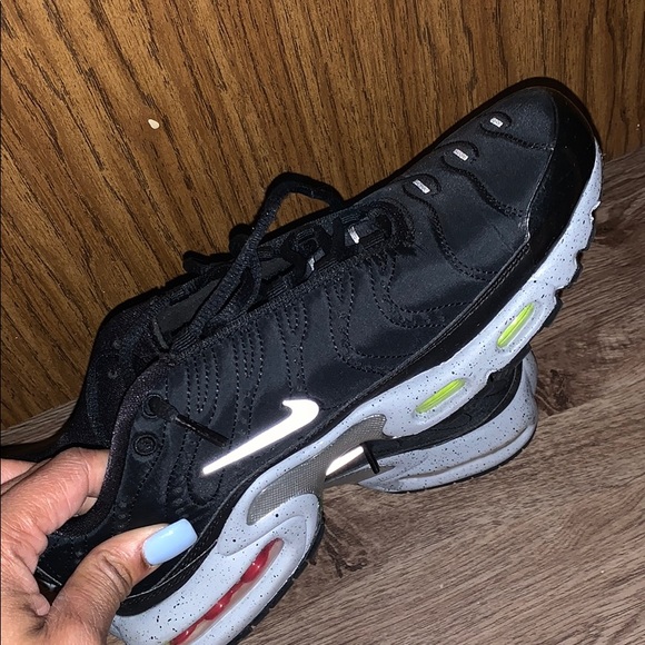 Sneakers - Picture 2 of 5